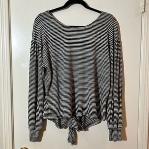 Daisies Women’s Split Back long Sleeved Top